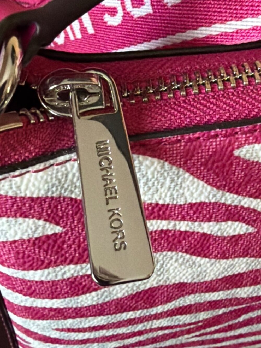 Michael Kors Pink Zebra Print Crossbody Purse 3-Pc Coin Earbud Set - Like New - Picture 12 of 16